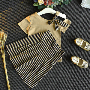 Ropa al por Mayor para Niña, Camisetas Negras Estampadas con Lazo en el Hombro y Pantalones Cortos a Rayas, Conjuntos Hechos en China - Product Image 2