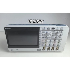 1 Unidad de Osciloscopio Digital Tektronix TBS2204B de 200 MHz, 4 Canales, 2 GS/s, 5 M - Product Image 1