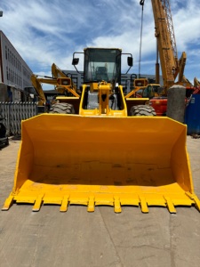 รถตักล้อยาง KOMATSU WA380-3 มือสอง สภาพดีเยี่ยม ขับเคลื่อน 4 ล้อ รับน้ำหนักได้ 5 ตัน พร้อมมอเตอร์ เกียร์ และปั๊ม ราคาถูก - Product Image 3