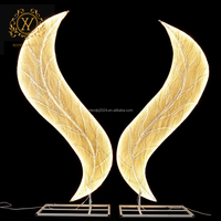 Décoration de scène en forme de feuille en métal doré, grand format, style luxe léger, avec éclairage d'ambiance, pour mariages, hôtels et événements