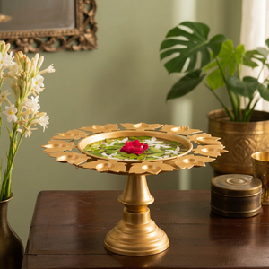 Portavelas de Latón Urli Hecho a Mano con Diseño Floral, Duradero y Ecológico, Portátil para Decoración del Hogar y Bodas - Product Image 3
