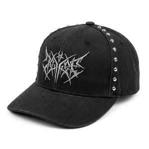Cappello Fitted Heavy Metal Hip Hop in Tela Nera Intensa con Borchie Cromate e Ricami Metallici Stile Industriale Gotico Streetwear - Product Image 3