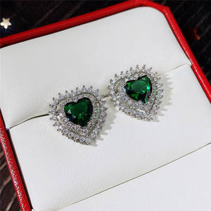 Boucles d'oreilles clous Cœur Romantique en Argent 925 avec Quartz Arc-en-ciel et Strass Sertis Griffe, Bijoux de Soirée pour Femme - Product Image 4