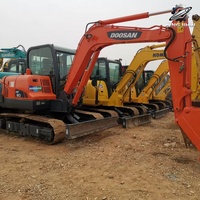 En stock, excavatrice sur chenilles DOOSAN DX60 d'occasion, 6 tonnes, excavatrice hydraulique pour projets de construction urbaine et de jardinage