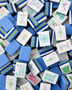 Ensemble de Mahjong et de <span class=keywords><strong>Poker</strong></span> Portable de Luxe Moderne Personnalisé, Bleu Clair, en Acrylique Écologique et Durable, pour 2 à 4 Joueurs – Vente Flash - Product Image 1