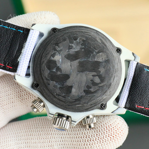 Montre personnalisée à cadran tendance et polyvalente en fibre de carbone légère avec un aspect technologique, idéale pour les montres de sport haut de gamme - Product Image 5