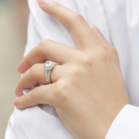 Bague de Fiançailles en Argent Sterling 925 Plaqué Rhodium avec Zirconiums Brillants Ronds de Qualité AAA, Sertis Pavé – Vente en Gros pour Fournisseurs de Bijoux de Luxe