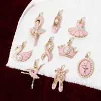 Pendentifs Breloques en laiton plaqué or 18 carats PVD, incrustés de perles et de zircons, motifs émail chaussure de danseuse de ballet, couronne, cygne et ruban, pour bijoux en vrac P381T