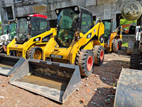 Versandfertiger gebrauchter CAT 246C Kompaktlader, kompakte Einheit mit Vorversand-Inspektion für Erdbewegungsarbeiten im Hinterhof.