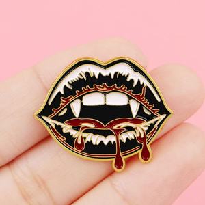 Broche de esmalte Hot Twilight Lips, insignias de solapa de aleación con temática de Halloween para ropa y mochilas, venta al por mayor transfronteriza, moda festiva - Product Image 1