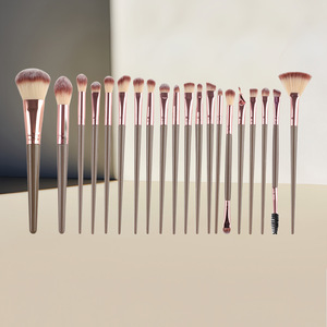 แปรงแต่งหน้าแบบพกพาพร้อมพัฟและอุปกรณ์เสริมความงามสำหรับเครื่องสำอางแบบ OEM แบรนด์ส่วนตัว ชุดแปรงและอุปกรณ์ทำความสะอาด - Product Image 6