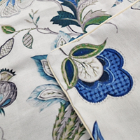 Sarung Bantal Motif Bunga Latar Belakang Putih dengan Ritsleting Tersembunyi dan Piping Putih, Sarung Bantal Dekoratif untuk Sofa, Kursi, Tempat Tidur