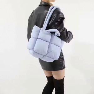 Usine BSCI, logo personnalisé, grande capacité, sac à main léger et tendance pour femmes, sac fourre-tout matelassé pour femmes - Product Image 6