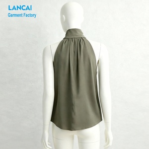 Elegante Camicetta in Raso da Donna Personalizzata, Top da Ufficio con Collo Halter e Dettagli Plissettati - Product Image 2