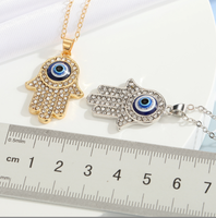 Pendentif Hasma Fatima mains plaqué or et argent Collier en cristal pour femme, bleu turc, mauvais œil