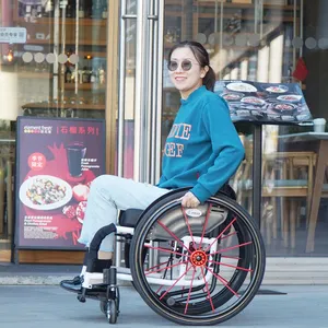 CE手动轮椅折叠小尺寸豪华运动轮椅合金框架户外赛车轮椅黑色铝合金100千克