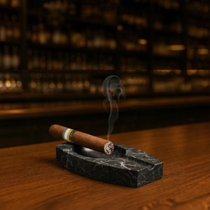Cendrier en marbre noir fait main avec repose-cigare en bois, accessoire de luxe pour fumer des cigares - Product Image 4