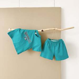 2024 Yaz Yeni Bebek Giyim Seti Günlük Stil Erkek Kız Harfli Çizgili Şort Yuvarlak Yaka Kısa Kollu+Çizgili 2 Parça - Product Image 4