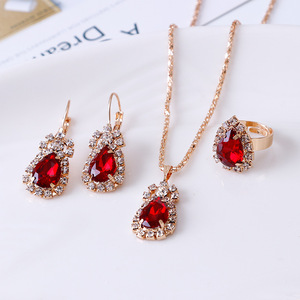 Lotes de Joyería de Cristal Chapada en <span class=keywords><strong>Oro</strong></span> de Moda a <span class=keywords><strong>Precio</strong></span> Bajo al por Mayor para Reventa, para Mujeres, Bodas, por Kilo - Product Image 1