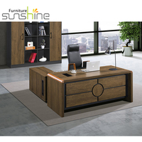Bureau exécutif moderne en forme de L en bois massif et acier avec design en métal pour une utilisation en appartement à la maison