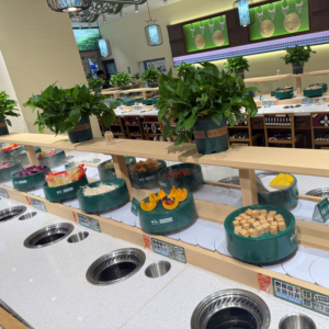 Convoyeur à bande pour fondue et sushis de haute qualité avec convoyeur à chaîne polyvalent et chaînes de convoyeur pour salle à manger - Product Image 1