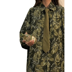 Corbata <span class=keywords><strong>de</strong></span> rayas <span class=keywords><strong>de</strong></span> café Contraste verde Vintage Hecho a mano Marrón Estilo <span class=keywords><strong>de</strong></span> la <span class=keywords><strong>Academia</strong></span> Japonesa Moda versátil - Product Image 1