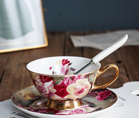 Ensemble de soucoupes de tasse à café et à thé en céramique ultra-mince de luxe de 200ml Design nordique sûr comprenant une cuillère et des verres ménagers en boîte