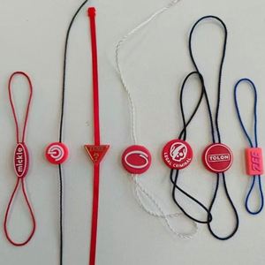 Etiquetas Colgantes de Papel para Ropa con Logotipo en Relieve de Dos Colores, Diseño Personalizado de Lujo, con Cuerda para Etiquetas Colgantes en Rollo - Product Image 1
