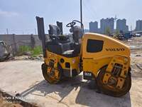Compacteur routier compact Volvo DD25B de 2,5 tonnes, peinture d'origine. Mini-compacteur routier Volvo DD25B.