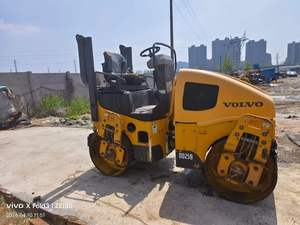 Compacteur routier compact Volvo DD25B de 2,5 tonnes, peinture d'origine. Mini-compacteur routier Volvo DD25B. - Product Image 3