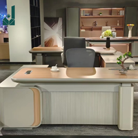 Scrivania Direzionale Moderna in Legno Verniciato Opaco |   Finitura Durevole per Ufficio Dirigenziale |   Dimensioni e Colori Personalizzati per Ordini all'Ingrosso