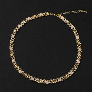 ファッションゴールドメッキXOXOヒップホップネックレス男性と女性用マイクロ舗装ジルコンハートチャームチョーカーネックレス - Product Image 4