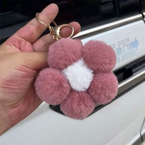 Nuevo Llavero de Estilo Coreano con Pompón Grande y Esponjoso Multicolor, Accesorio de Bola de Pelo de Pompón Floral para Colgar en el Bolso - Product Image 6