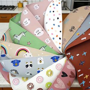 Bavoir bébé en silicone souple, imperméable, avec manches, sans BPA, attrape-miettes, style bandana - Product Image 4