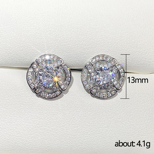 Orecchini a Perno in Cristallo Geometrico Traforato per Donne, Accessori Minimalisti per Uso Quotidiano - Product Image 5