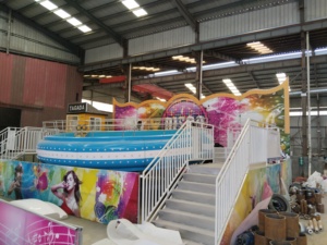 เครื่องเล่นดิสโก้แทกาด้าราคาโรงงาน สำหรับงานรื่นเริง สวนสนุก โครงเหล็ก ตัวถังไฟเบอร์กลาส หมุนได้ กระโดดได้ ให้ความตื่นเต้น ดึงดูดความสนใจ - Product Image 3