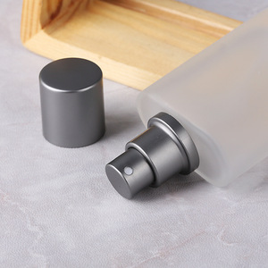 Gran oferta de lujo 25ml 50ml 100mL botella de Perfume redondo de vidrio plano recargable esmerilado con rociador de bomba de plata de aluminio - Product Image 4