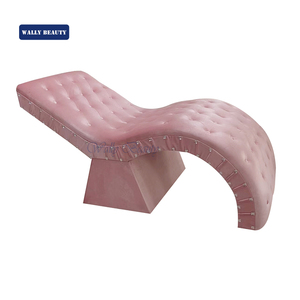 Wally <span class=keywords><strong>Beauty</strong></span>, chaise lounge rosa con mechones, diseño curvo con remaches de metal, silla minimalista elegante para sala de estar - Product Image 1