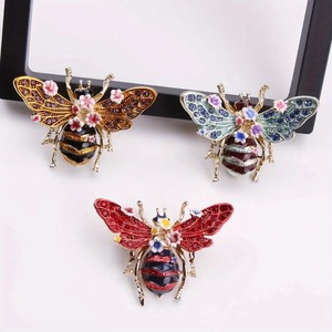 Broche de abeja lindo para mujer, insignia de insecto de flor colorida, joyería exquisita para mujer - Product Image 1