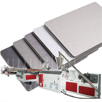 Ligne de production de meubles en WPC, machine extrudeuse de panneaux en mousse PVC pour la fabrication de panneaux muraux intérieurs, de panneaux de plafond, de bois-plastique