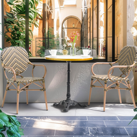 Table de salle à manger d'extérieur vintage française en aluminium imperméable avec base sculptée pour bistrot et patio