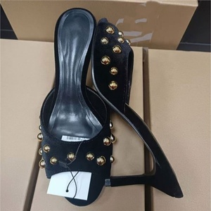 Nuovi Sandali <span class=keywords><strong>Neri</strong></span> in Camoscio con Borchie Metalliche, Tacco a Spillo e Punta Aperta, Scarpe Casual Sexy per Donne - Product Image 3