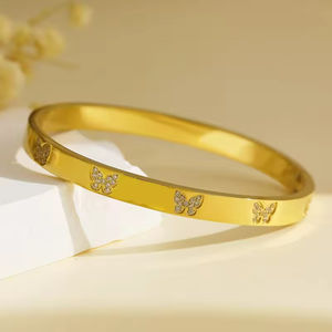 Pulsera de Moda Bohemia de Acero Inoxidable con Baño de Oro de 18K y Corazón de Circonita para Parejas a Larga Distancia, Ideal para Aniversario de Mujer - Product Image 1