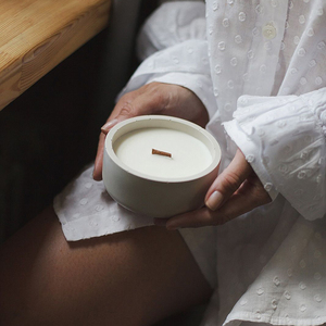 AIKUN Scented <b>Candle</b> Soy Wax Wood Wick Ceramic Jar Aromatherapy Home Decor Gift Private Label OEM Wholesale - Product Image 4