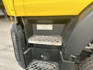 Truk Tambang SINOTRUK HOWO TX 6x4, Truk Pengangkut Batu Berat, Bak Berbentuk U, Dijual - Product Image 4