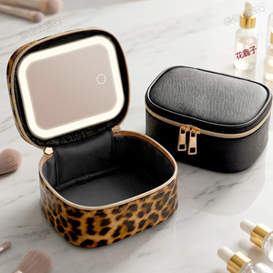 Bolsa de cosméticos de belleza para viaje, con luz <span class=keywords><strong>LED</strong></span> y espejo, mini, portátil, para maquillaje, ideal para comercio exterior, nueva, en oferta. - Product Image 1