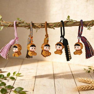 สีทองไม้จันทน์ดินสอสีทอง Shin Chan พวงกุญแจพู่แบบชิ้นเปลือยจี้ไม้ของขวัญสร้างสรรค์แบบพกพาสำหรับกระเป๋าหรือกุญแจ - Product Image 1