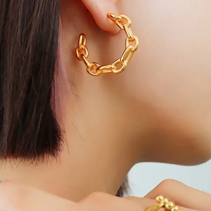 Últimos Diseños de Aretes Grandes Hipoalergénicos para Mujer, Aretes Hip Hop con Baño al Vacío, Aretes Únicos con Cadena Cubana - Product Image 2