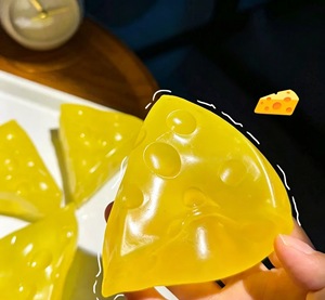 Juguete Blandito Transparente de Maltozina en Forma de Triángulo de Queso, Gelatina Helada TPR de Rebote Lento para Aliviar el Estrés, Hecho a Mano - Product Image 6