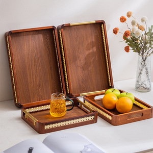 Plateau en bois avec poignée en métal, rectangulaire, verni, multifonctionnel, pour le rangement et le service du thé à la maison, dans le salon - Product Image 1